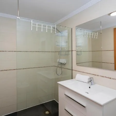 Brisas B2, 2 Dormitorios, Playa A 50m, By Bookindenia